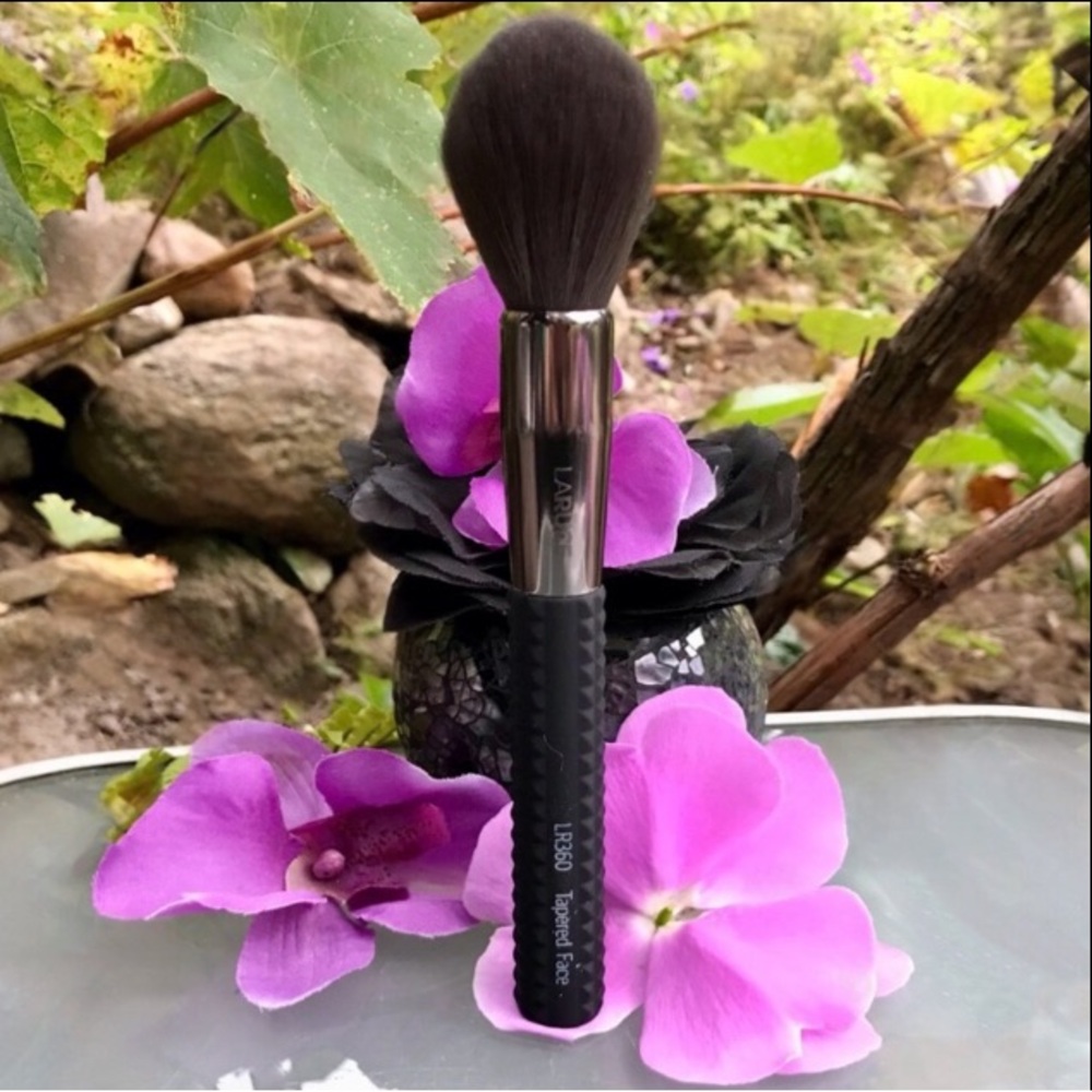 💜 2/$29! Laruce Tapered Face LR360 Brush Makeup Powder Bronzer Brush *BNIP